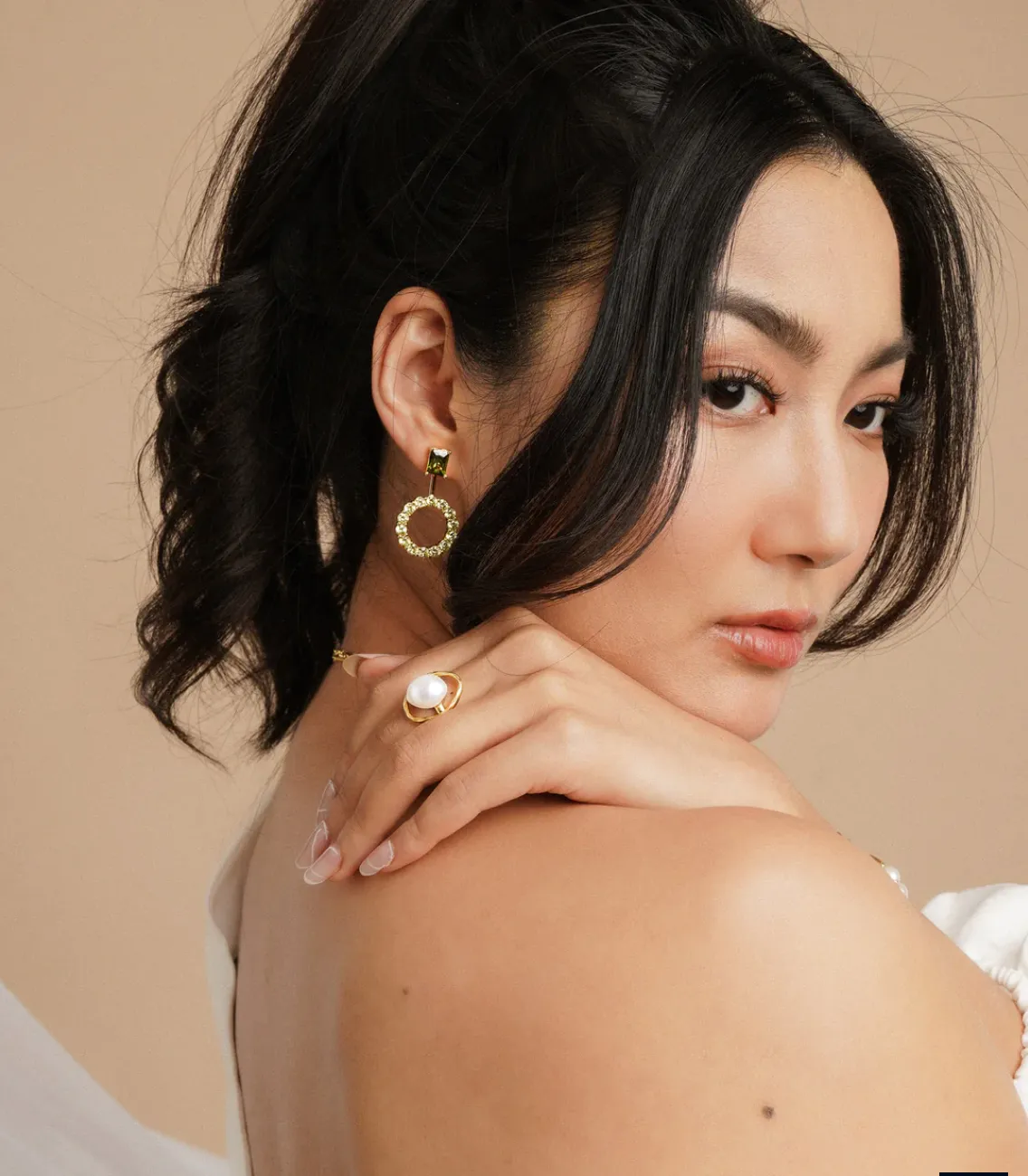 Astrid Peridot Studs with Round Jacket