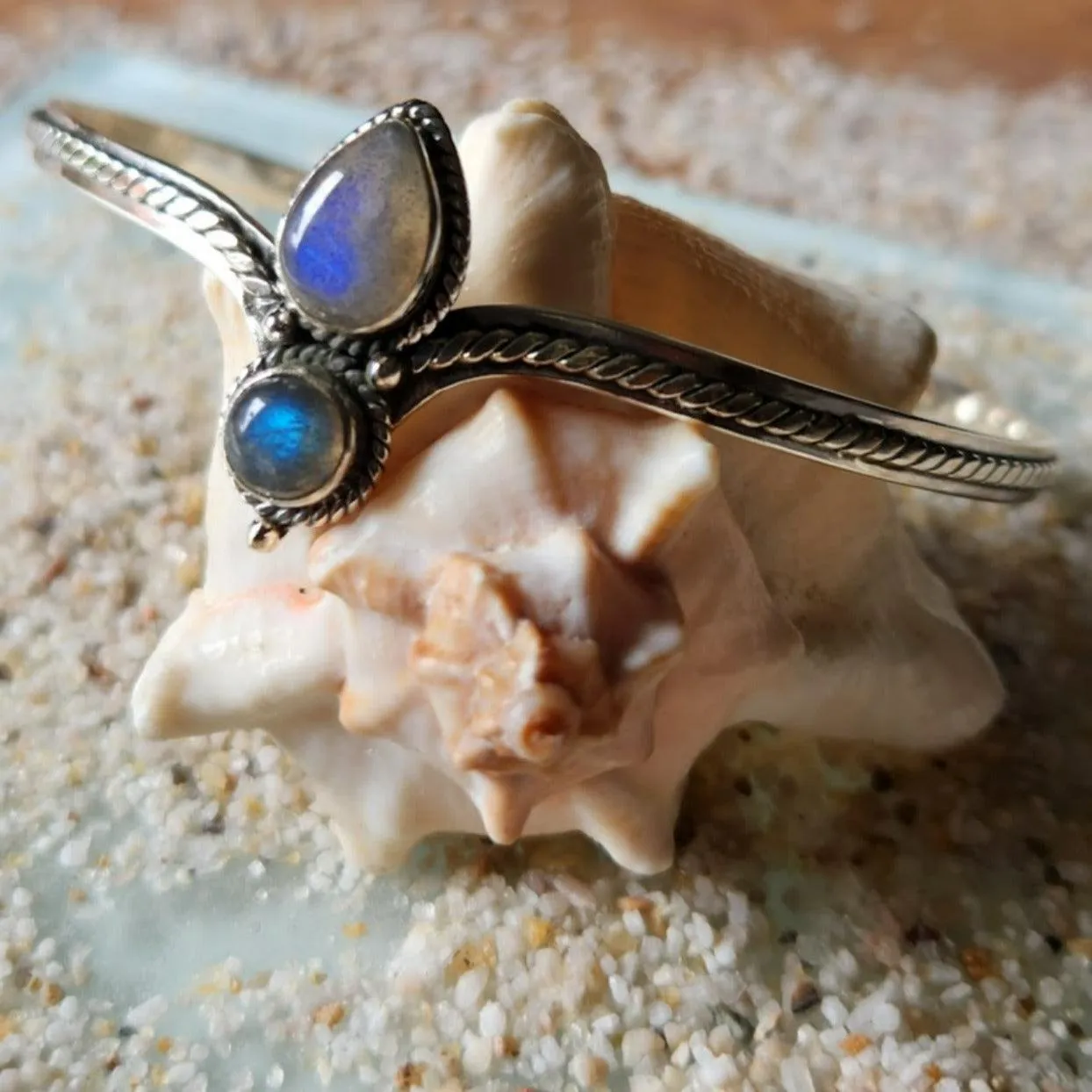 AURA - LABRADORITE STONE CUFF