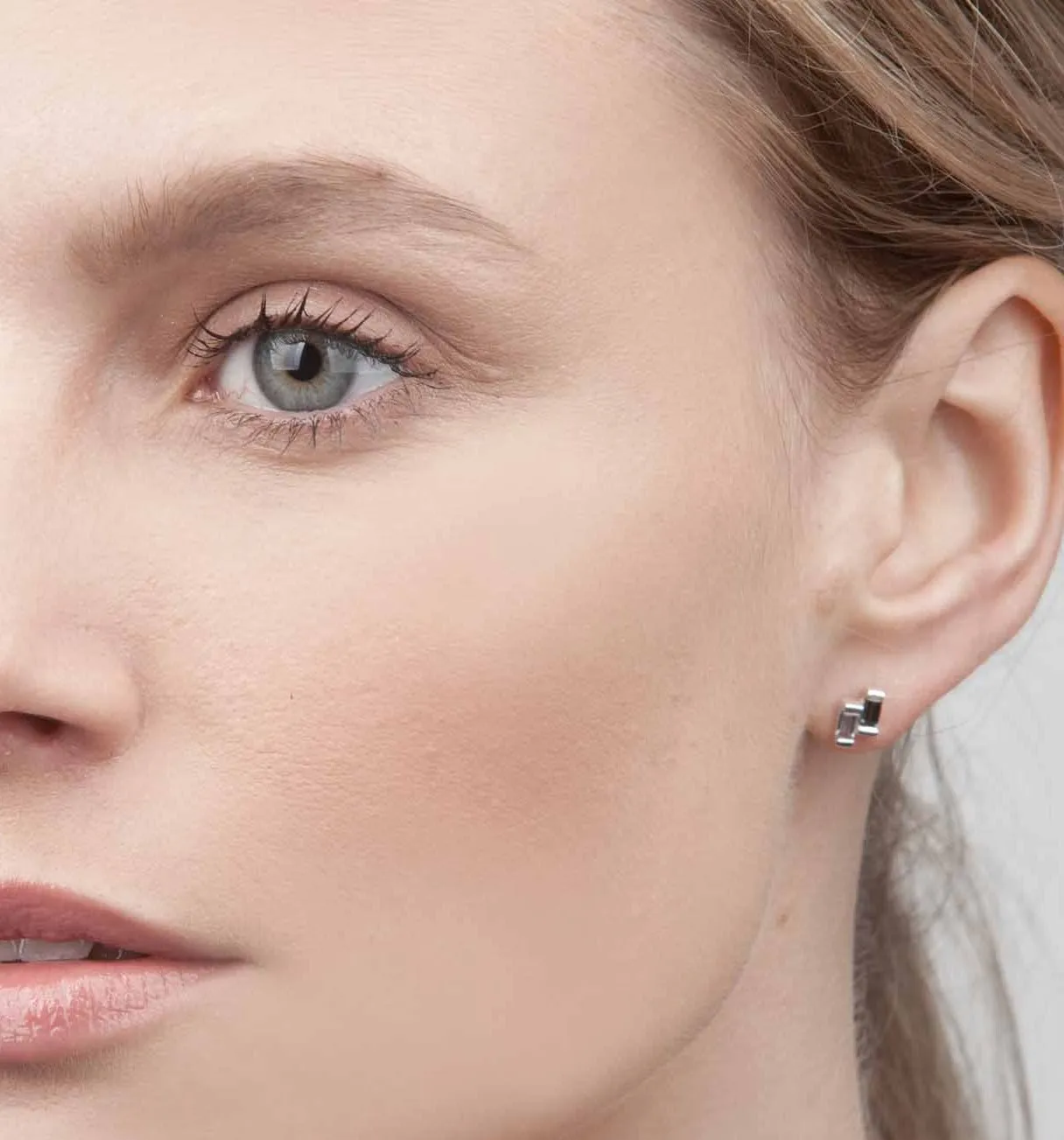 Silver Studs Blue Topaz And Peridot Anais