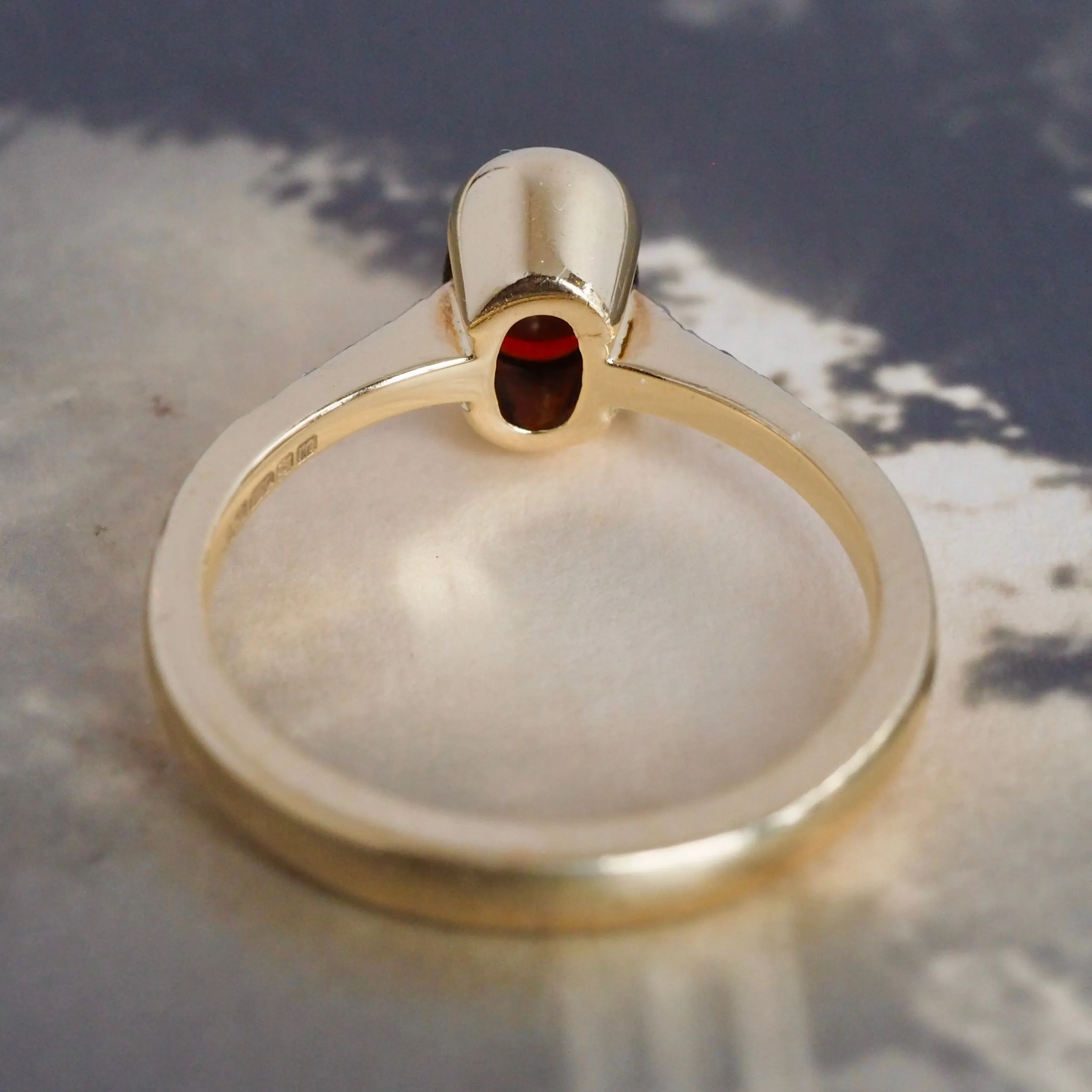 Vintage 18k Gold Garnet and Diamond Ring
