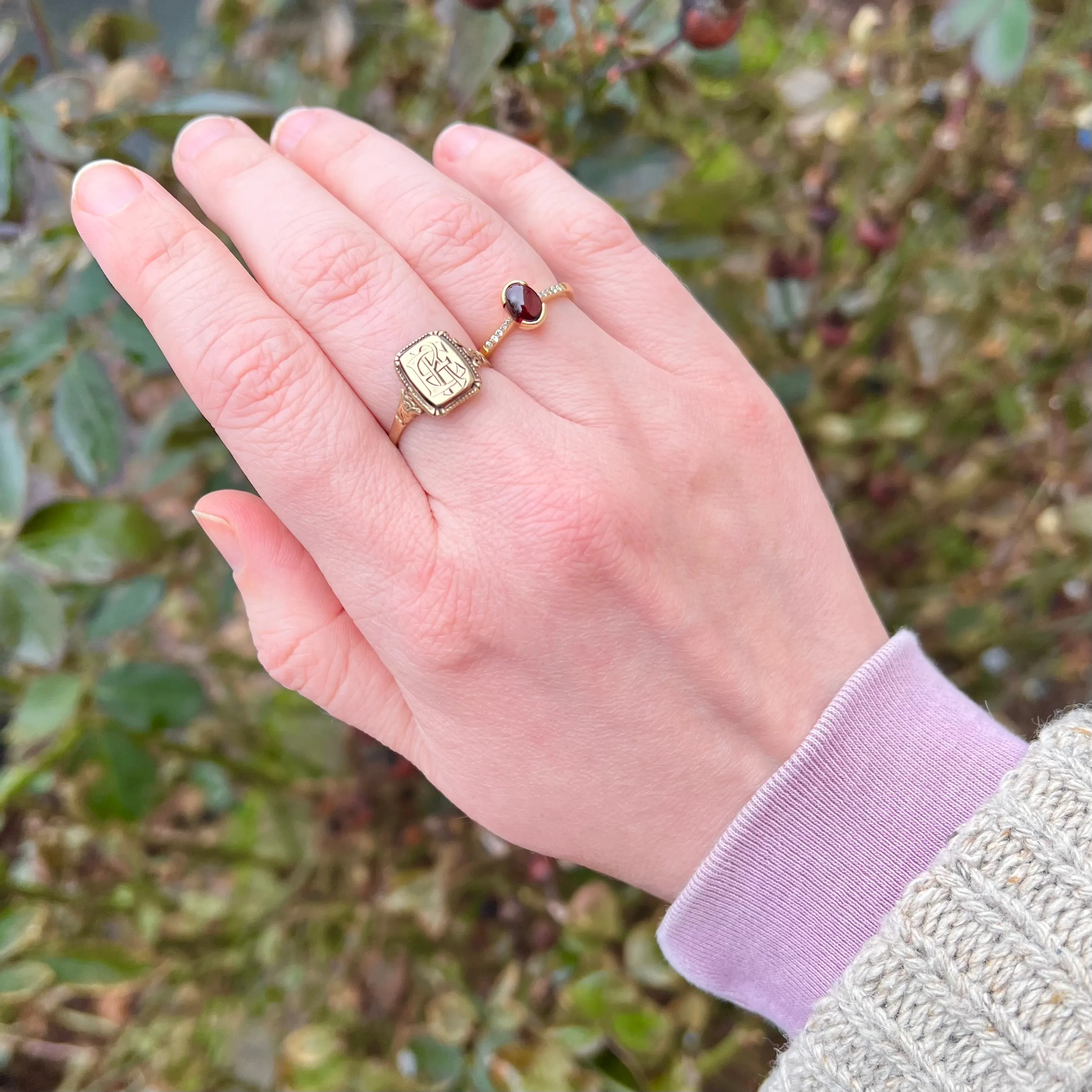 Vintage 18k Gold Garnet and Diamond Ring