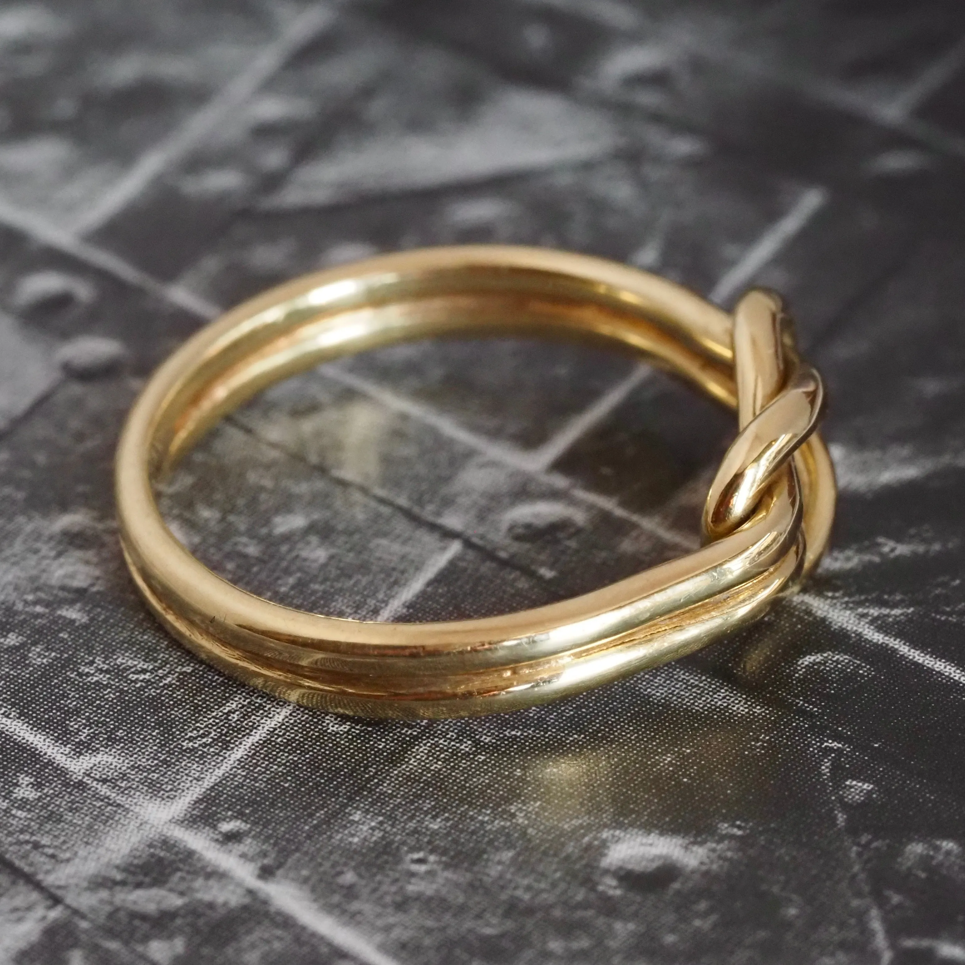 Vintage 18k Gold Knot Ring