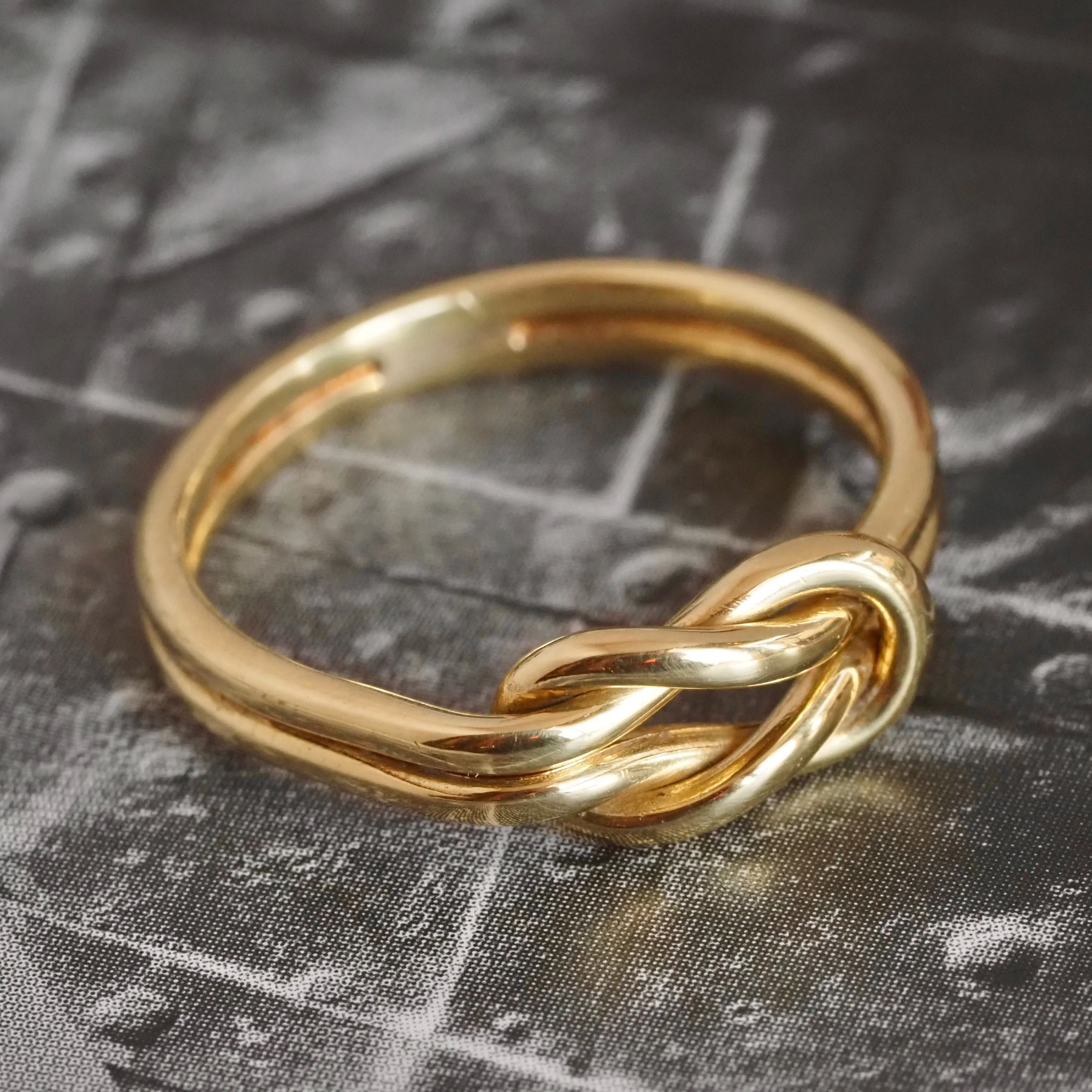 Vintage 18k Gold Knot Ring